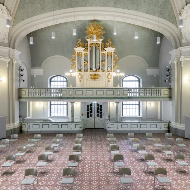Seated hall of the Friedrichstadtkirche
