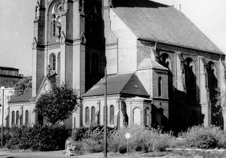 Black and white image of the Church of the Resurrection