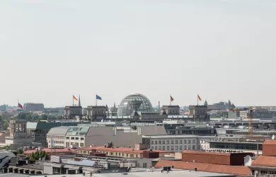 Berlin von oben mit Blick auf den Bundestag